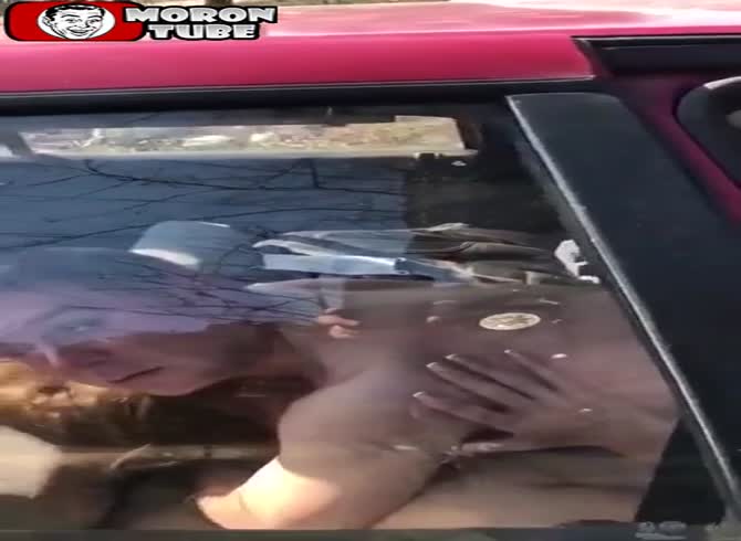 Video :In a vehicle, he witnesses a couple having sex